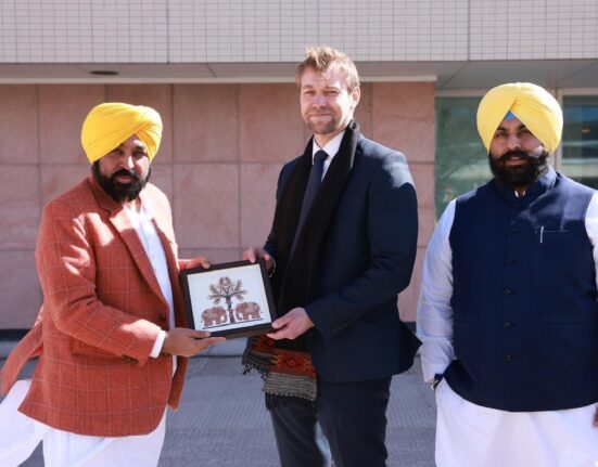 ਪੰਜਾਬ ਦੇ ਸਕੂਲਾਂ 'ਚ ਹੁਣ ਚੱਲੇਗਾ 'ਫਿਨਲੈਂਡ ਮਾਡਲ': CM ਮਾਨ ਨੇ ਯੂਨੀਵਰਸਿਟੀ ਆਫ਼ ਟੁਰਕੂ ਨਾਲ ਭਾਈਵਾਲੀ ਨੂੰ ਦੱਸਿਆ ਇਤਿਹਾਸਕ।